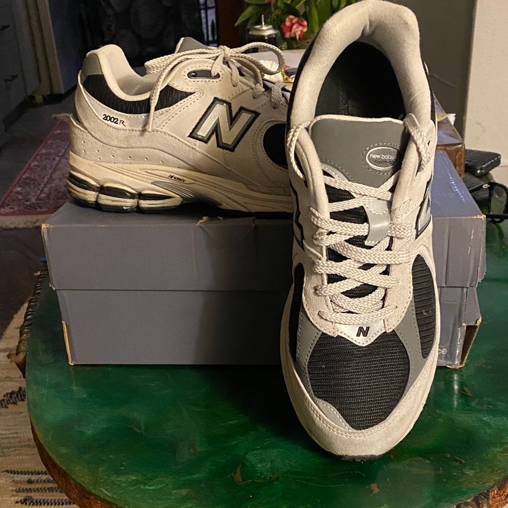 New Balance 2002R